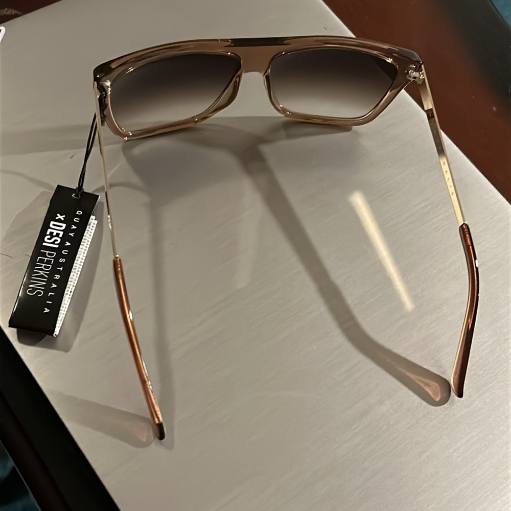 Quay Australia-QuayXDesi NWT OTL ll sunglasses in light brown - Picture 4 of 5